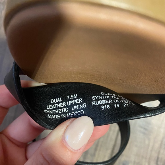 Steve Madden Black Leather Dual Strap Sandals Size 7.5 - Picture 2 of 4